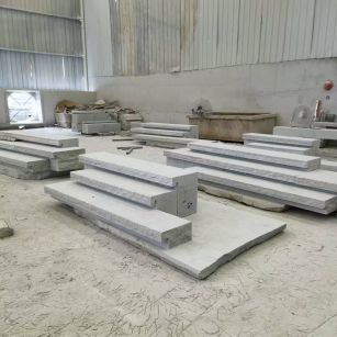 长治 整石台阶（大面火烧+侧面自然面），出货前厂内拼装