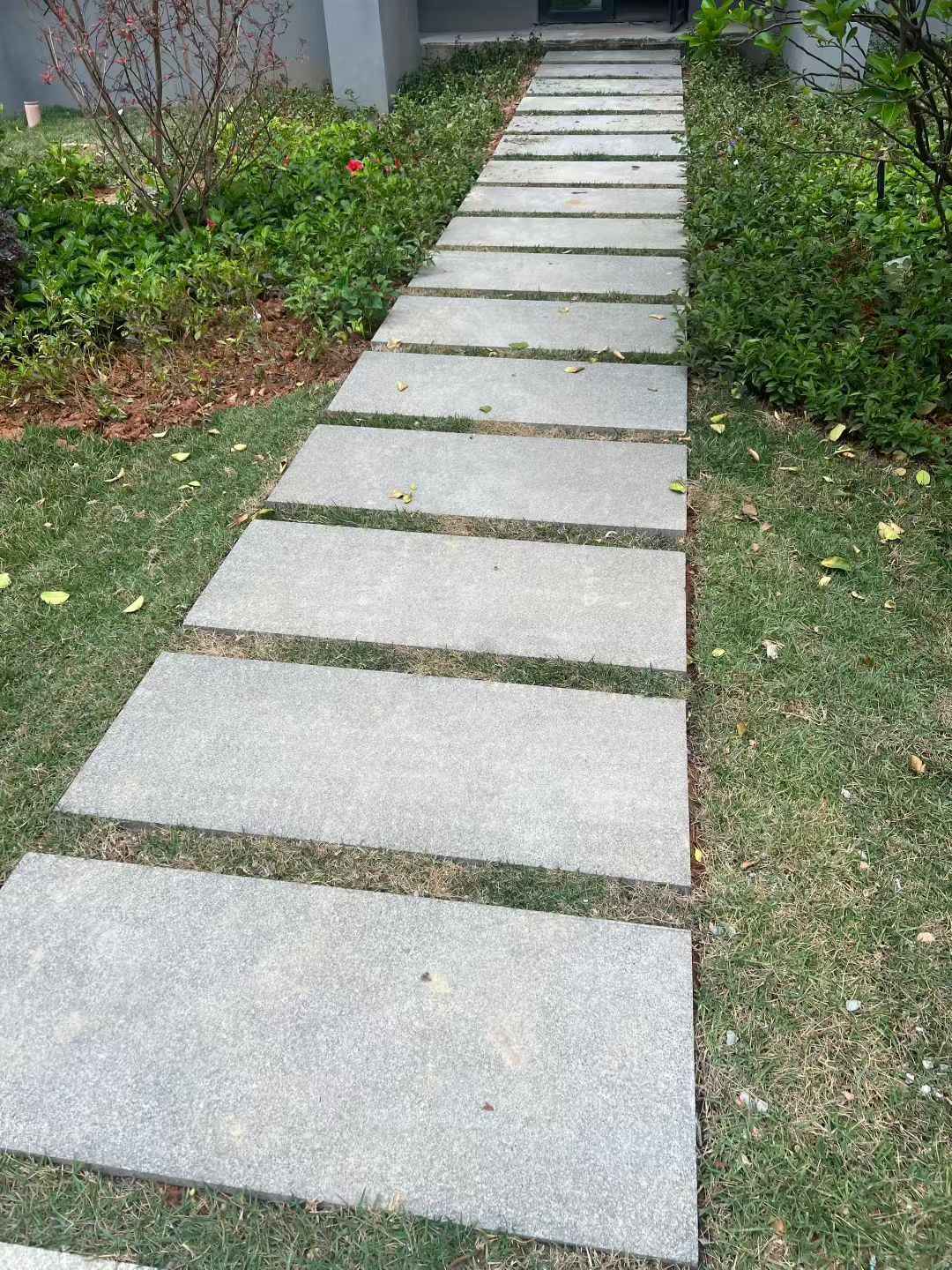 长治 芝麻黑小区踏步、汀步石铺装效果