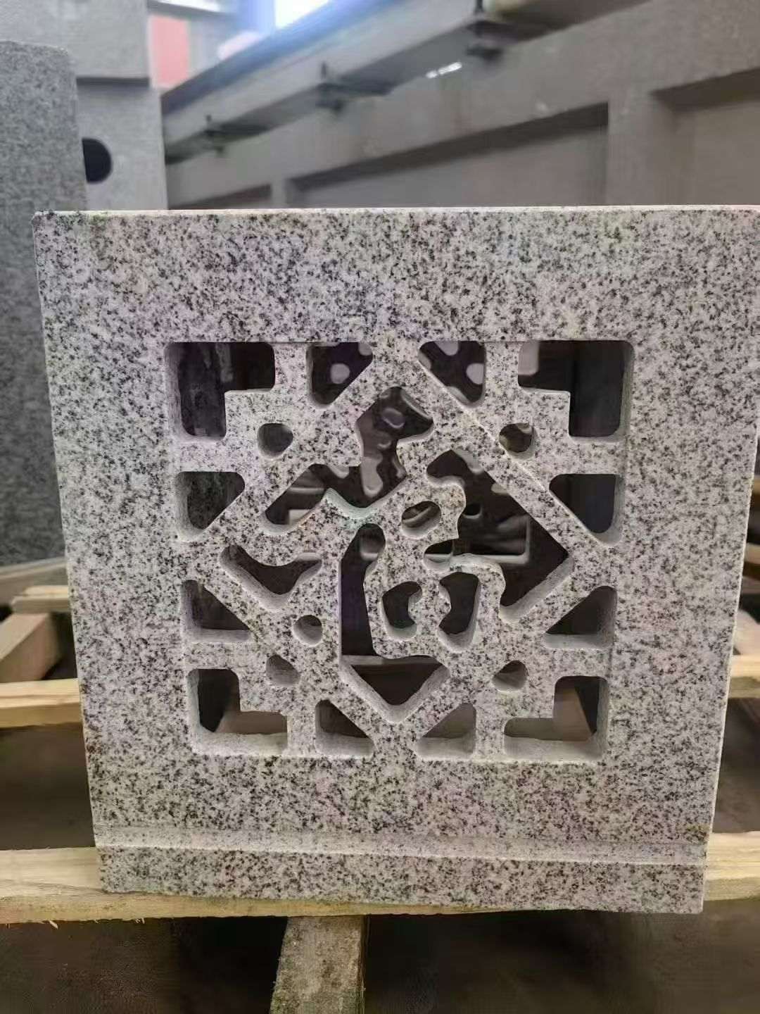 长治 芝麻白花岗岩镂空雕花灯笼