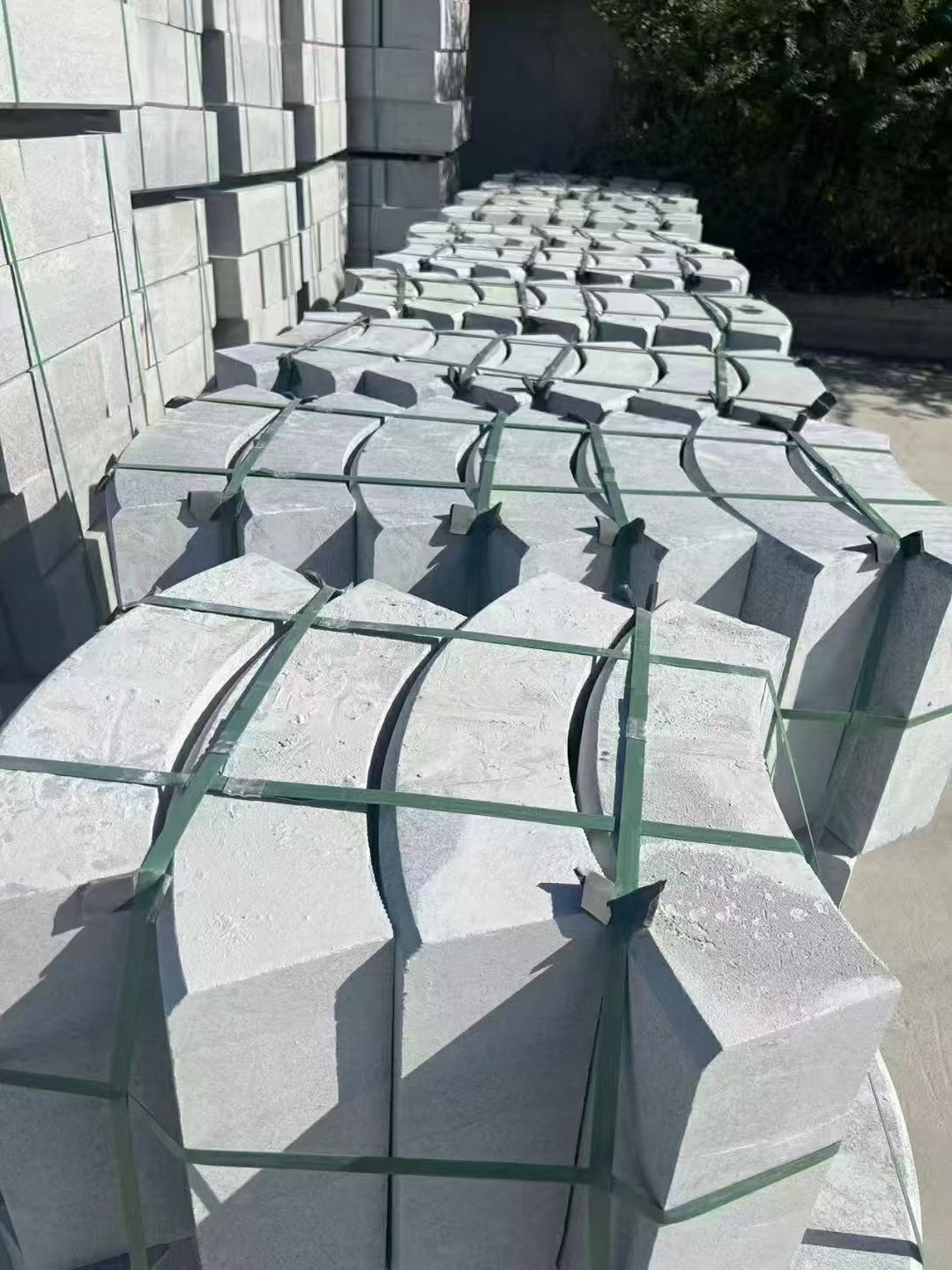 长治 芝麻灰弧形路沿石