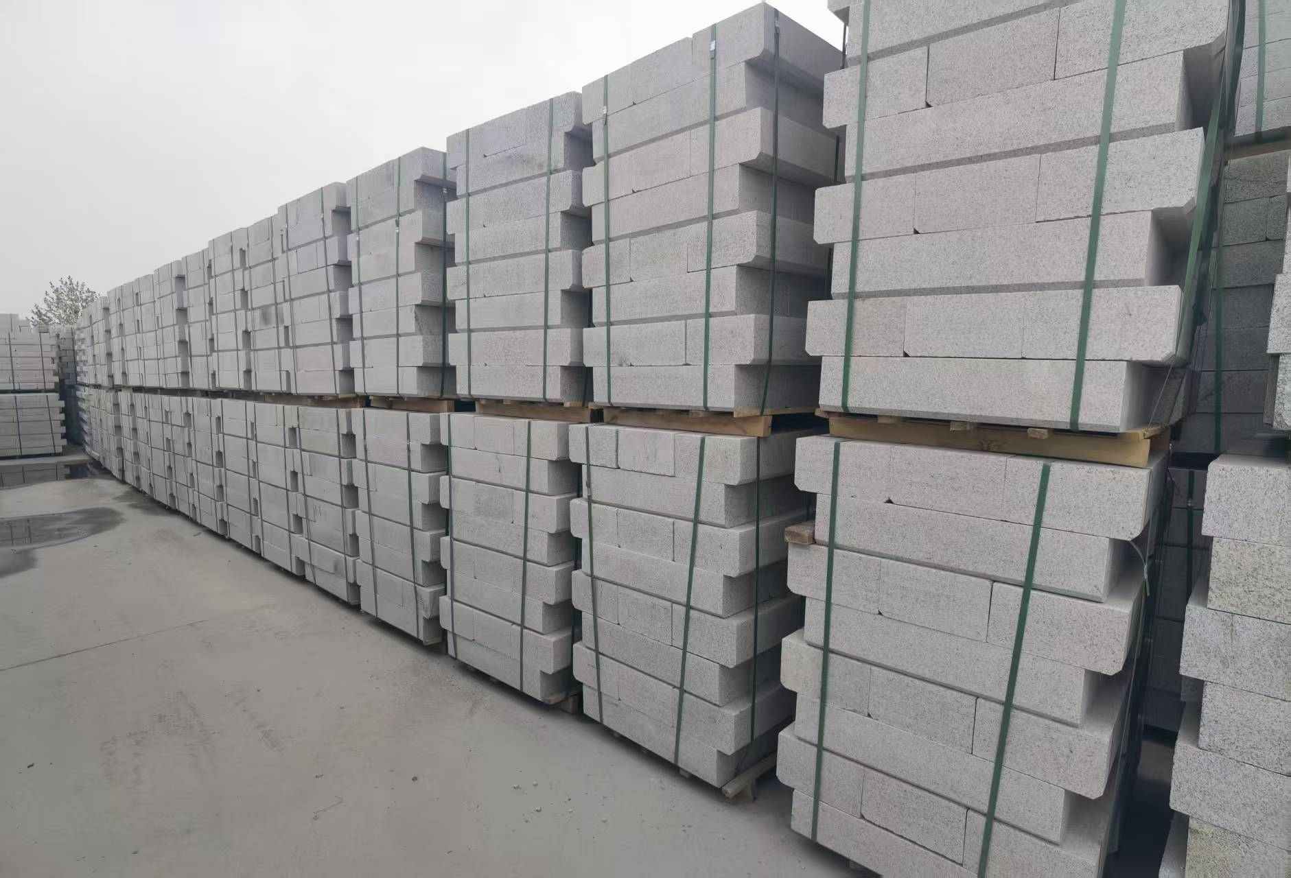 长治 芝麻白路沿石