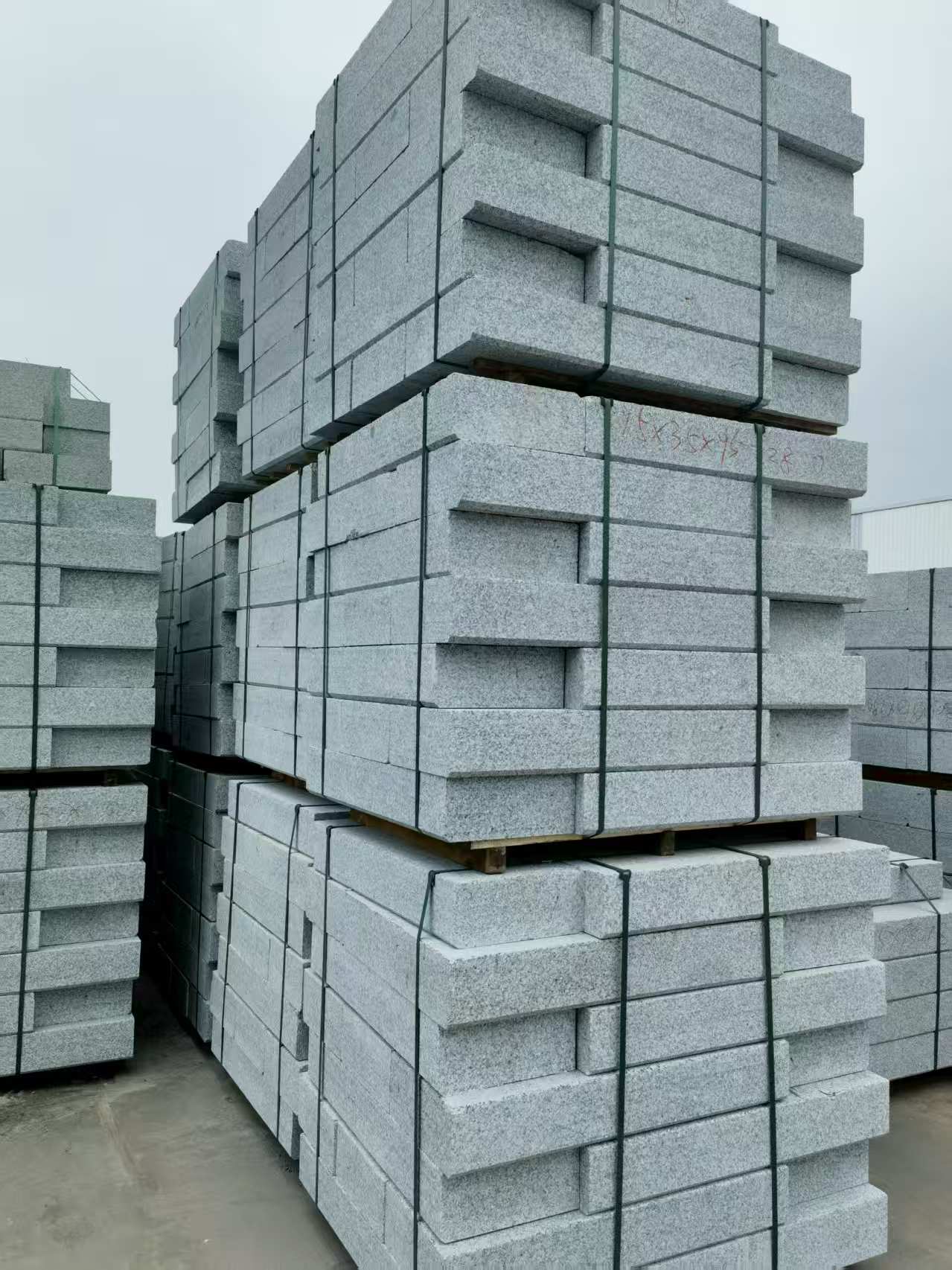 长治 路沿石，板板正正的路沿石