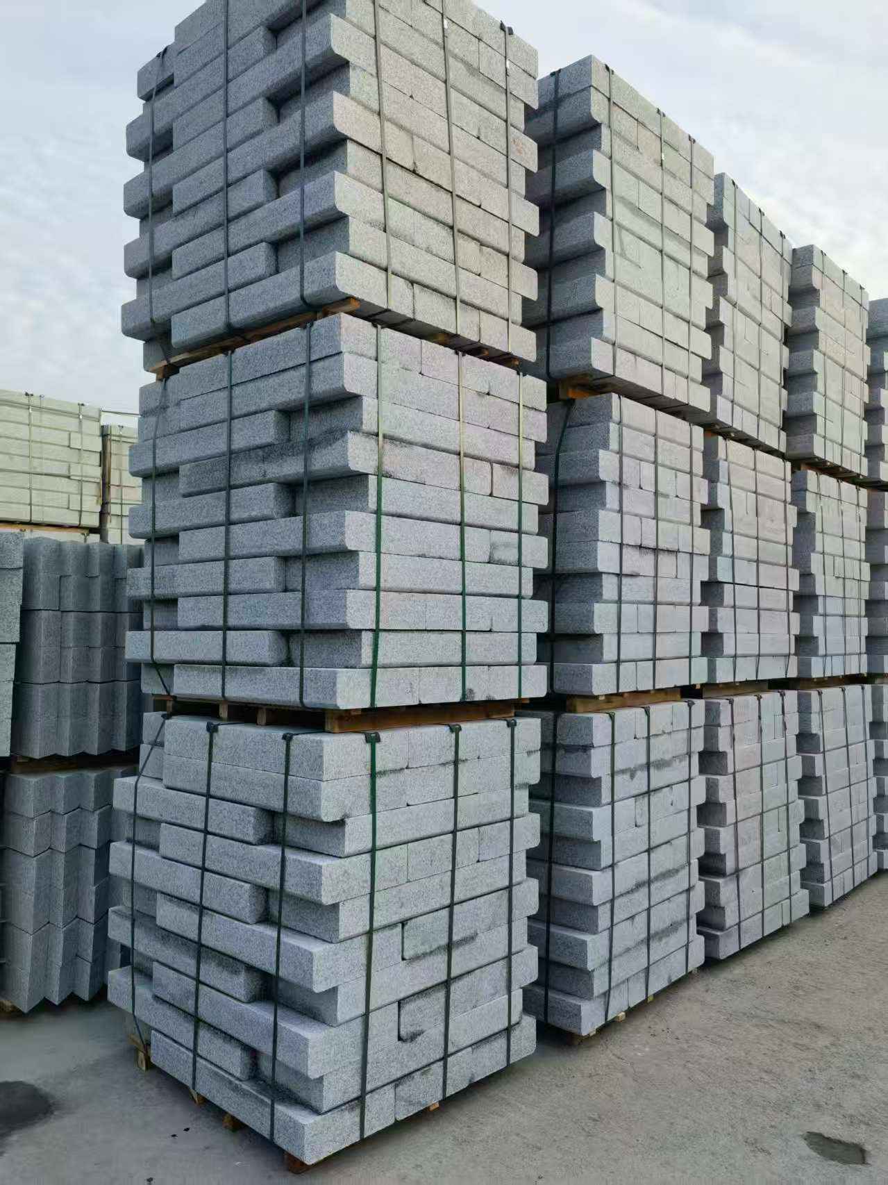 长治 路沿石（路侧石），颜色一致，尺寸标准