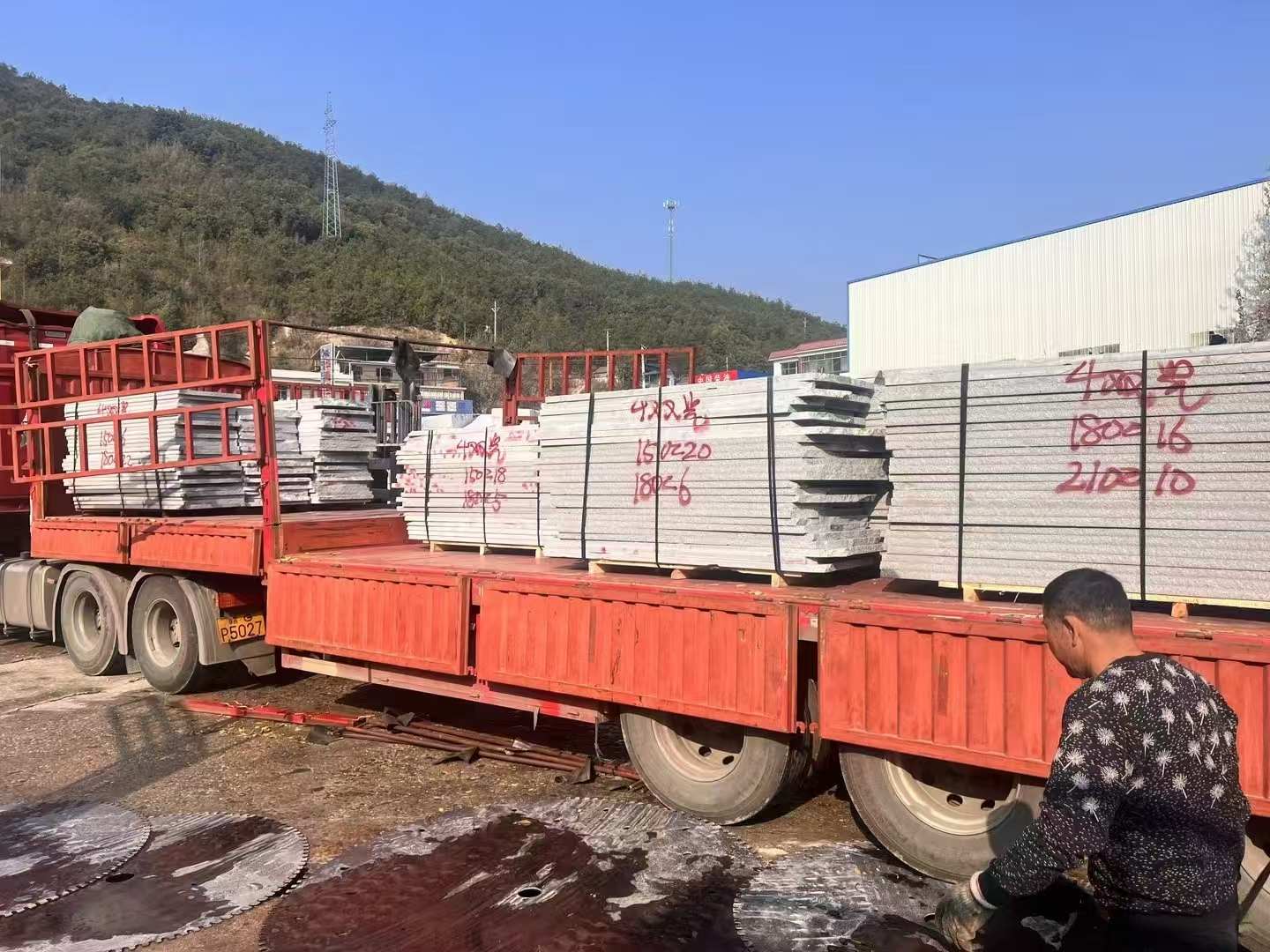 长治 芝麻灰花岗岩光面毛板出货日常