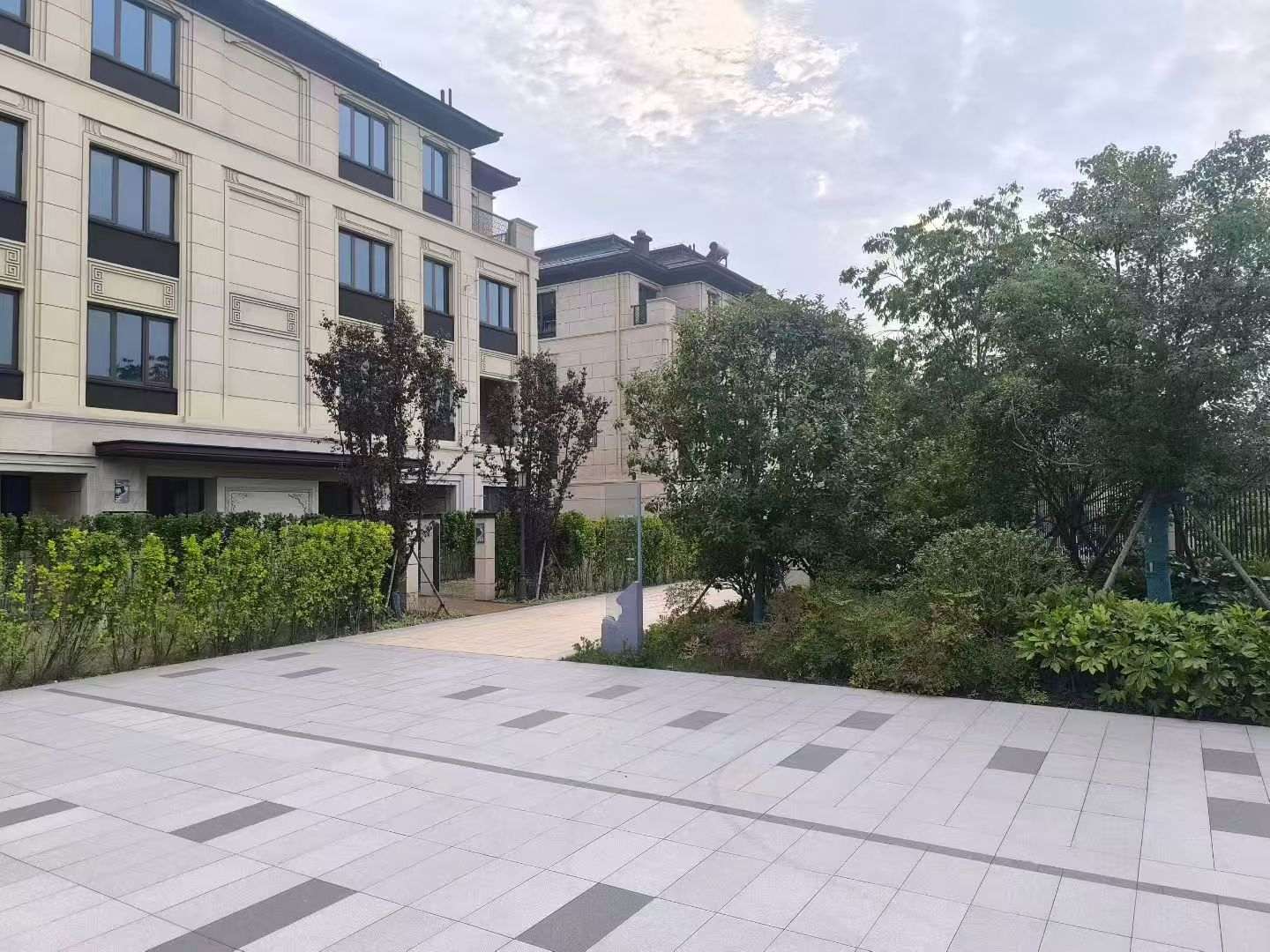 长治 芝麻白与芝麻白搭配铺装，尺寸1200*600